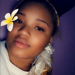 Meet your Posher, Briana